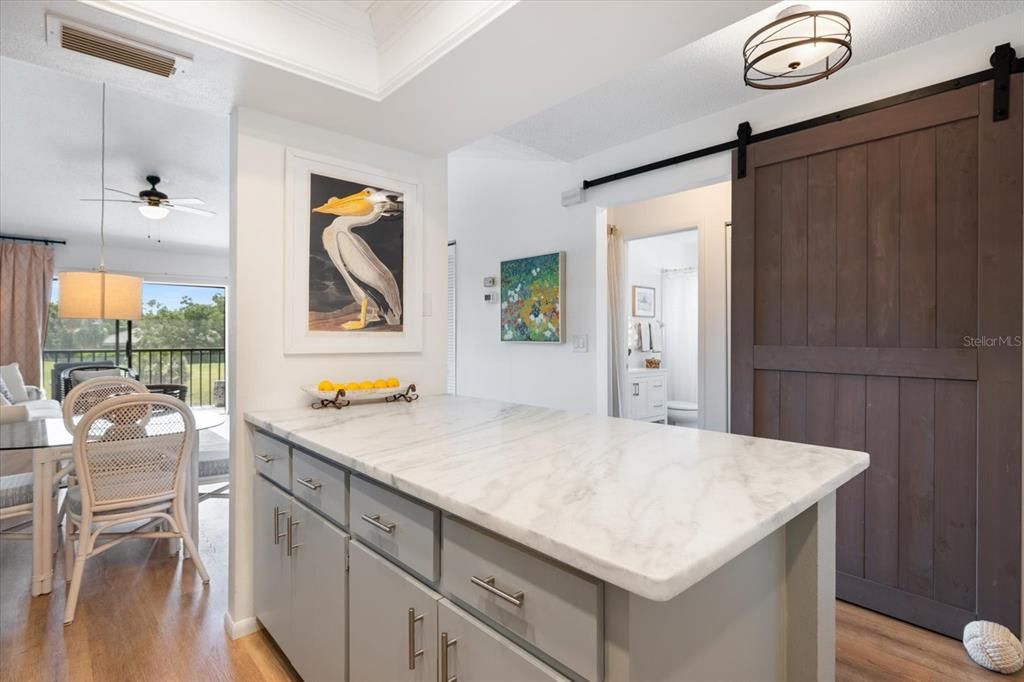 For Sale: $215,000 (2 beds, 2 baths, 908 Square Feet)