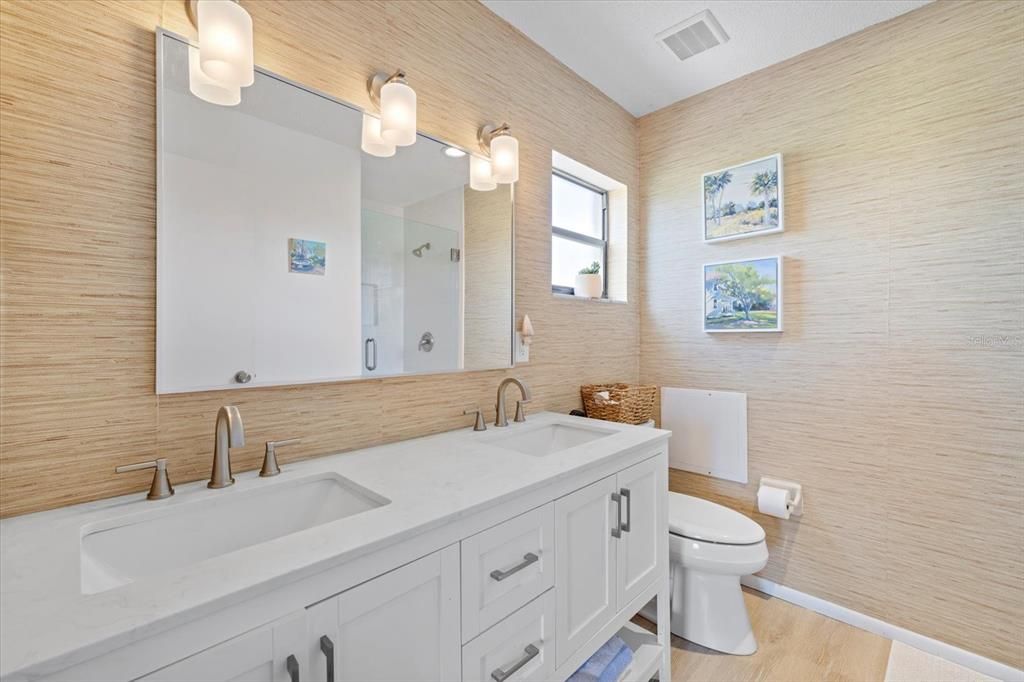 For Sale: $215,000 (2 beds, 2 baths, 908 Square Feet)