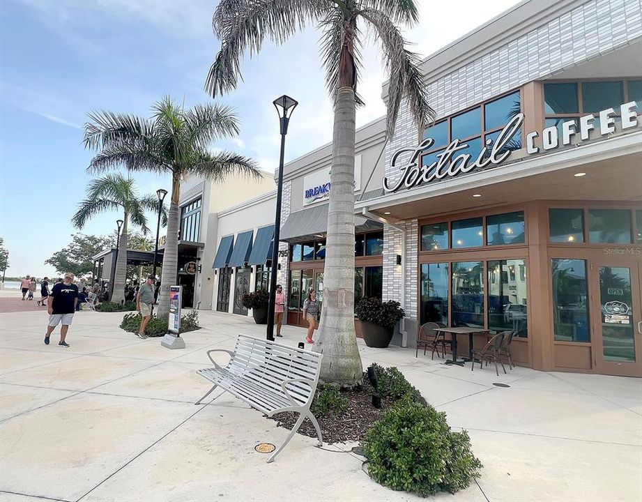 For Sale: $215,000 (2 beds, 2 baths, 908 Square Feet)