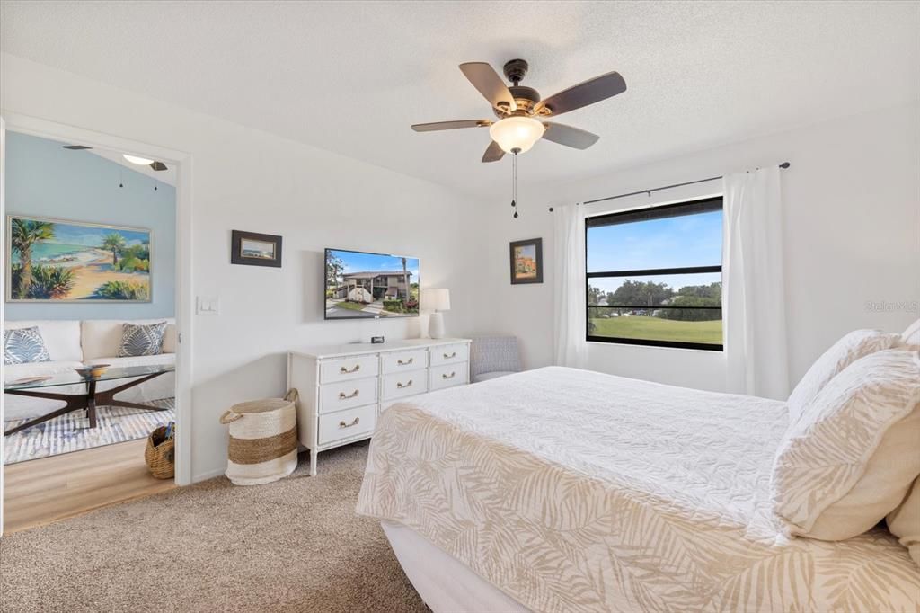 For Sale: $215,000 (2 beds, 2 baths, 908 Square Feet)