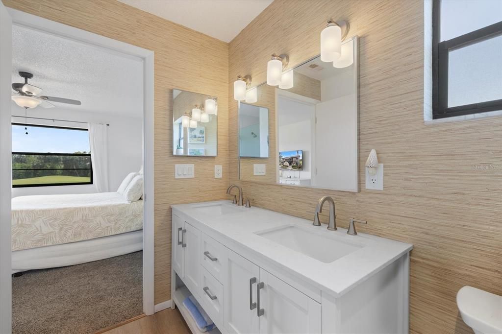 For Sale: $215,000 (2 beds, 2 baths, 908 Square Feet)