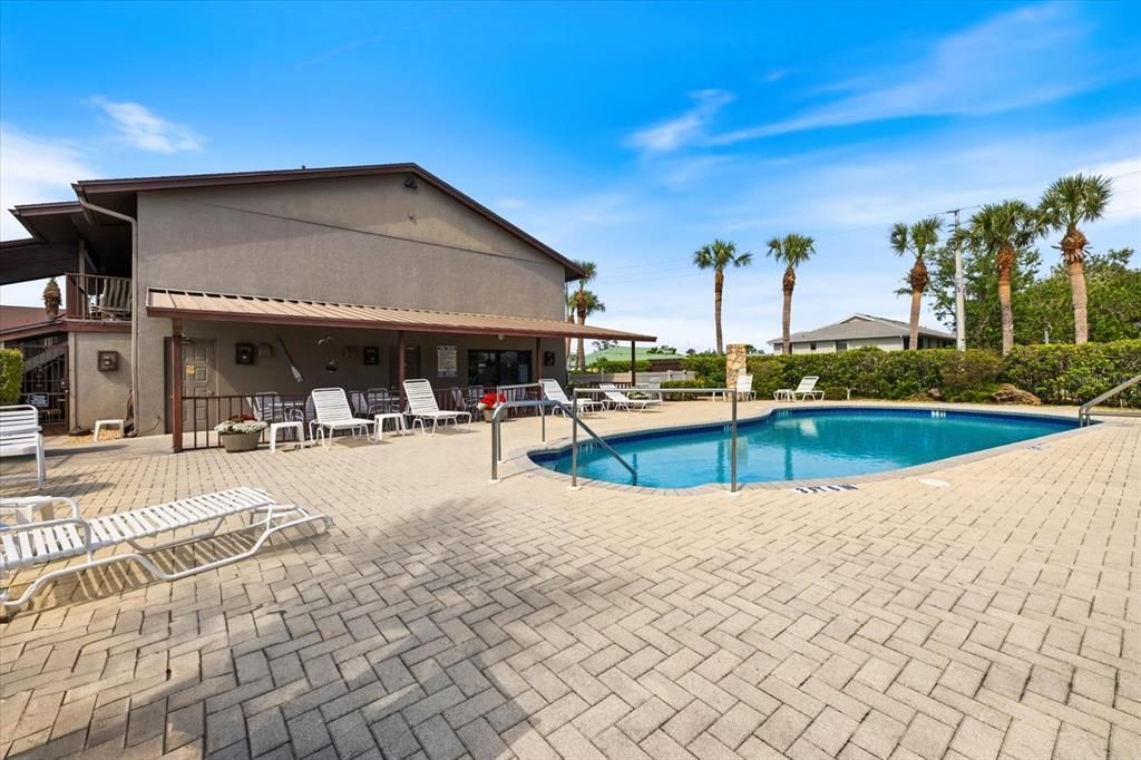 For Sale: $215,000 (2 beds, 2 baths, 908 Square Feet)