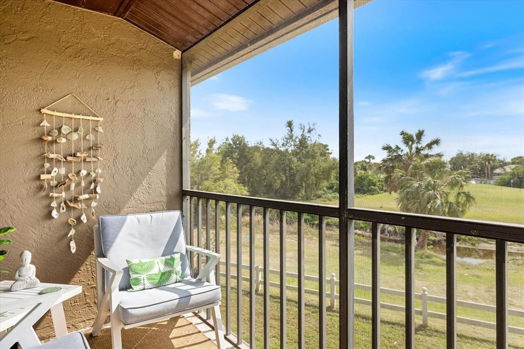 For Sale: $215,000 (2 beds, 2 baths, 908 Square Feet)