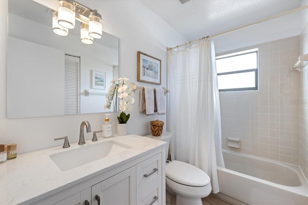 For Sale: $215,000 (2 beds, 2 baths, 908 Square Feet)