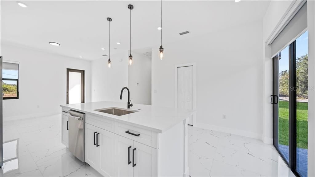 For Rent: $1,850 (3 beds, 2 baths, 1100 Square Feet)