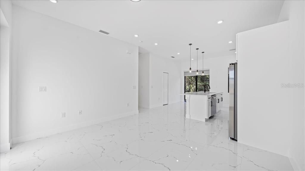 For Rent: $1,850 (3 beds, 2 baths, 1100 Square Feet)