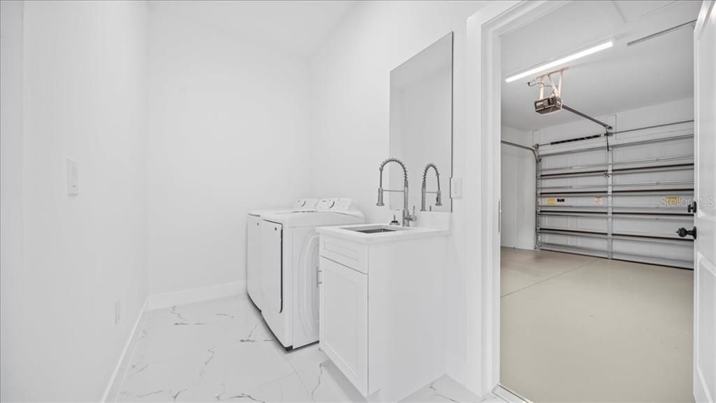 For Rent: $1,850 (3 beds, 2 baths, 1100 Square Feet)