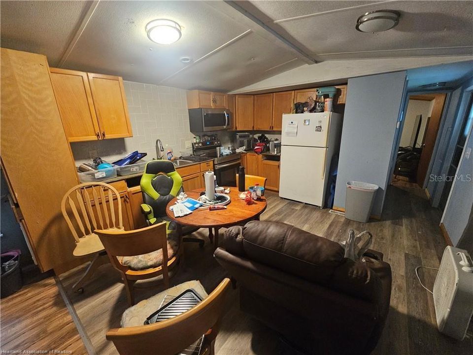 For Sale: $254,000 (3 beds, 2 baths, 1652 Square Feet)