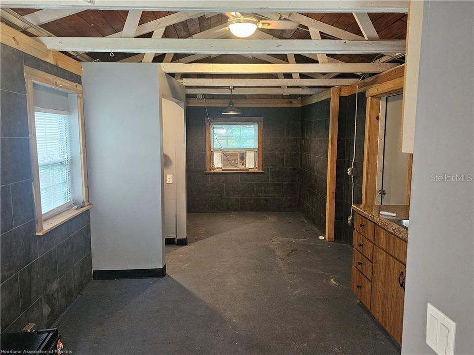 For Sale: $254,000 (3 beds, 2 baths, 1652 Square Feet)