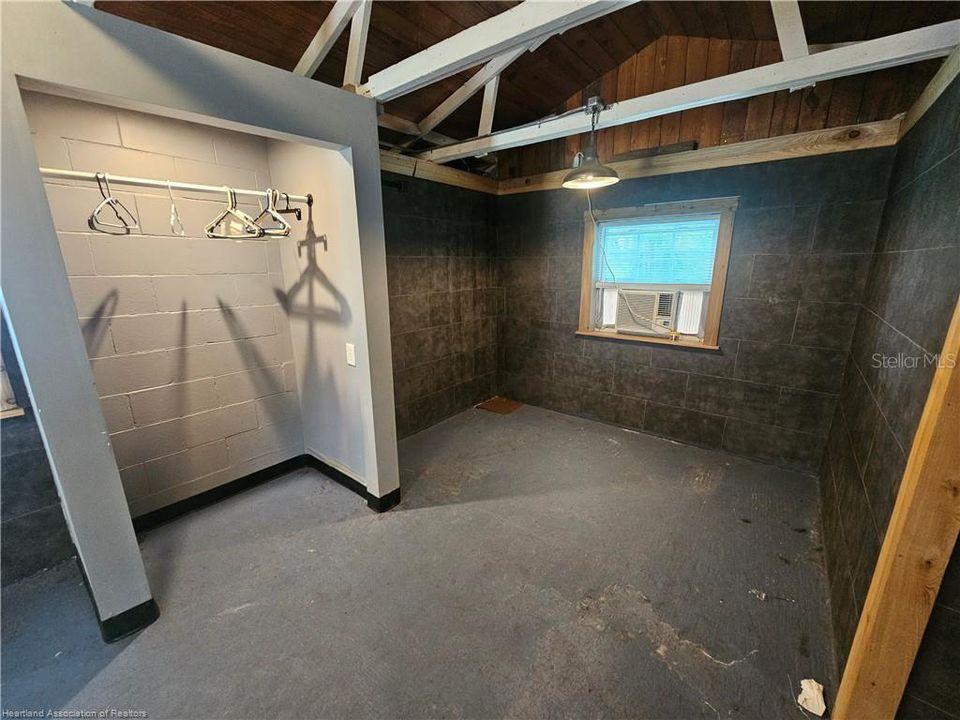 For Sale: $254,000 (3 beds, 2 baths, 1652 Square Feet)