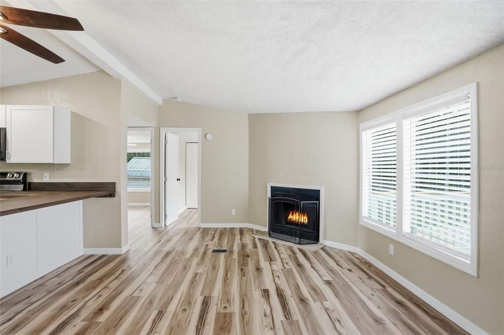 На продажу: $279,000 (3 спален, 2 ванн, 960 Квадратных фут)