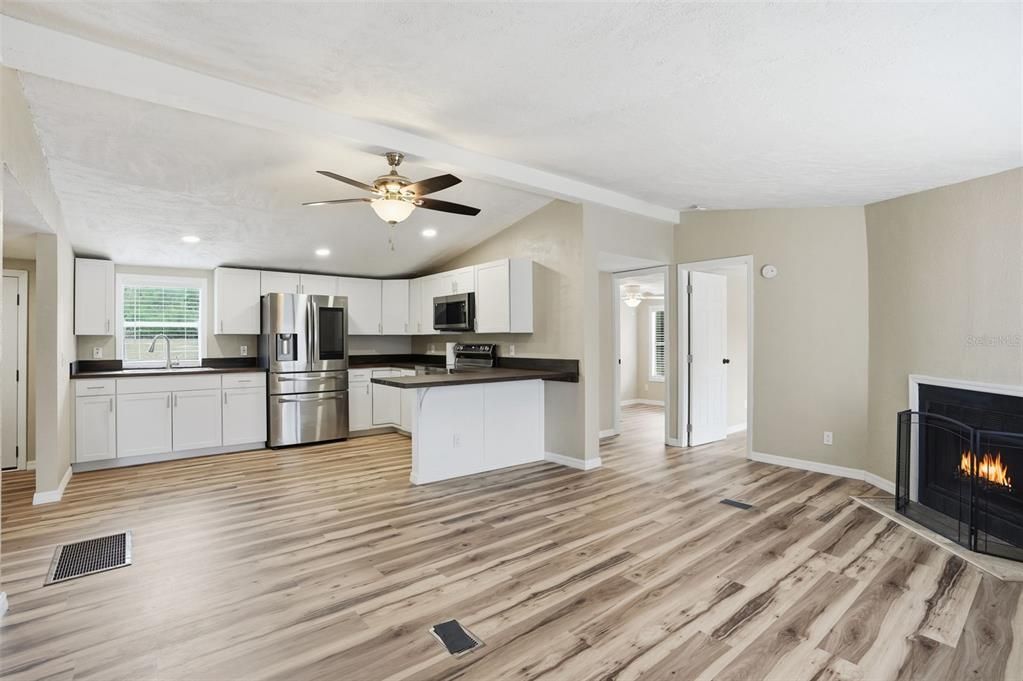 На продажу: $279,000 (3 спален, 2 ванн, 960 Квадратных фут)