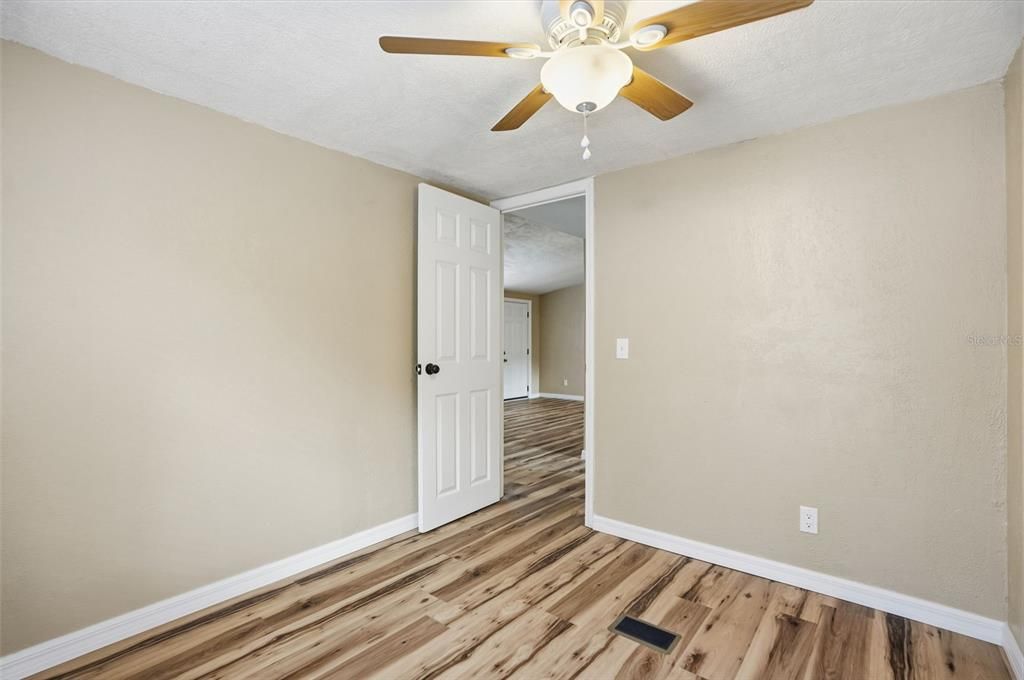 На продажу: $279,000 (3 спален, 2 ванн, 960 Квадратных фут)