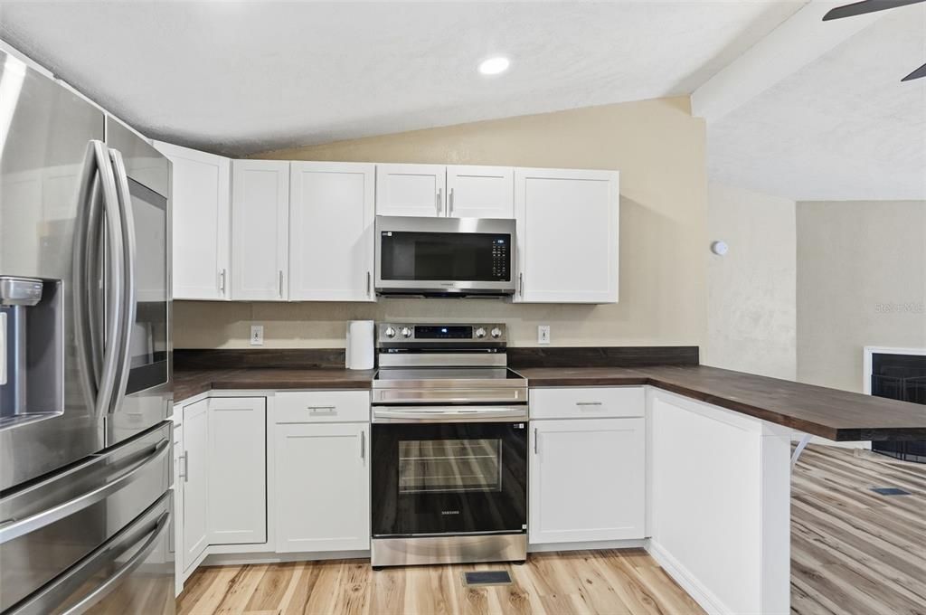 На продажу: $279,000 (3 спален, 2 ванн, 960 Квадратных фут)