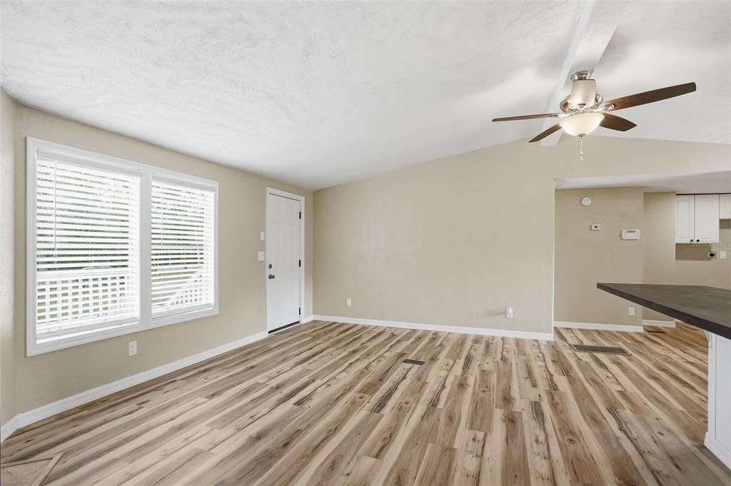 На продажу: $279,000 (3 спален, 2 ванн, 960 Квадратных фут)