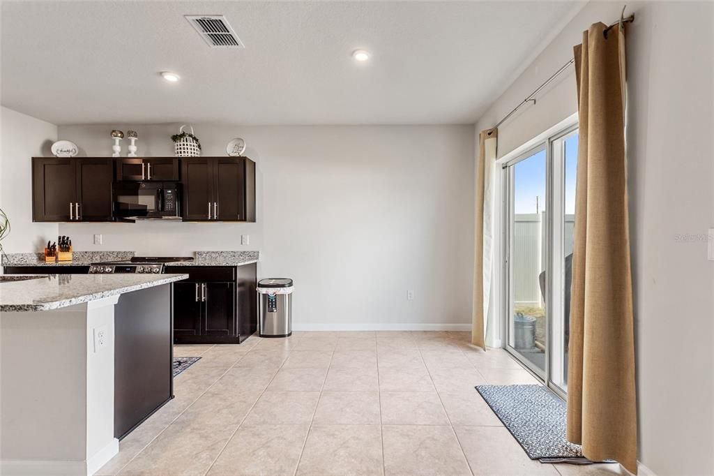 待售: $320,000 (3 贝兹, 2 浴室, 1450 平方英尺)