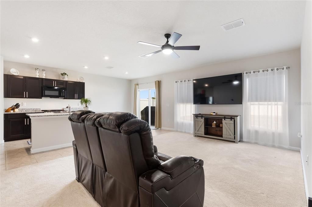 待售: $320,000 (3 贝兹, 2 浴室, 1450 平方英尺)