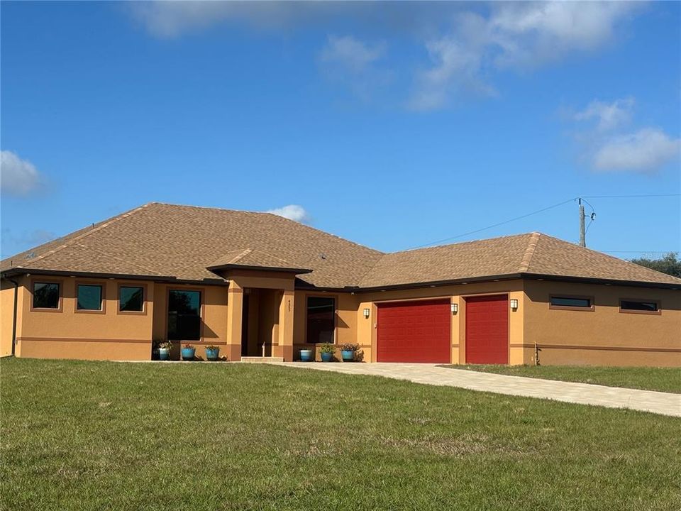 最近售出: $750,200 (3 贝兹, 3 浴室, 2841 平方英尺)