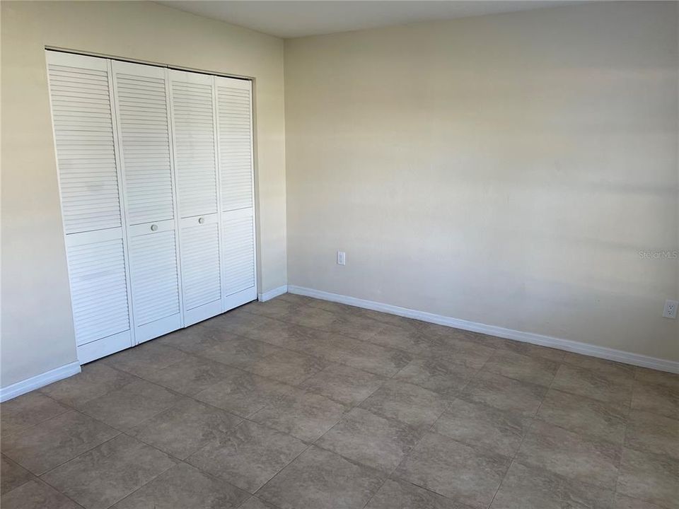 На продажу: $360,000 (4 спален, 0 ванн, 2214 Квадратных фут)