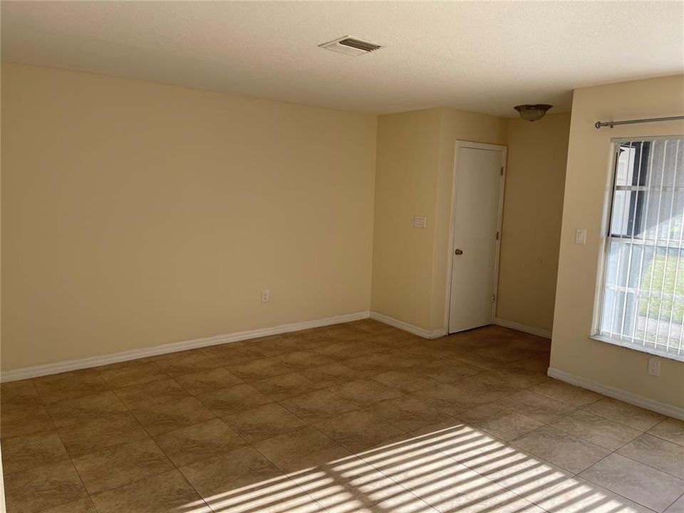 На продажу: $360,000 (4 спален, 0 ванн, 2214 Квадратных фут)