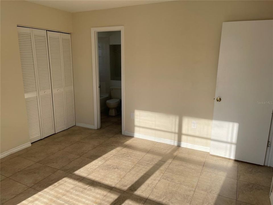 На продажу: $360,000 (4 спален, 0 ванн, 2214 Квадратных фут)