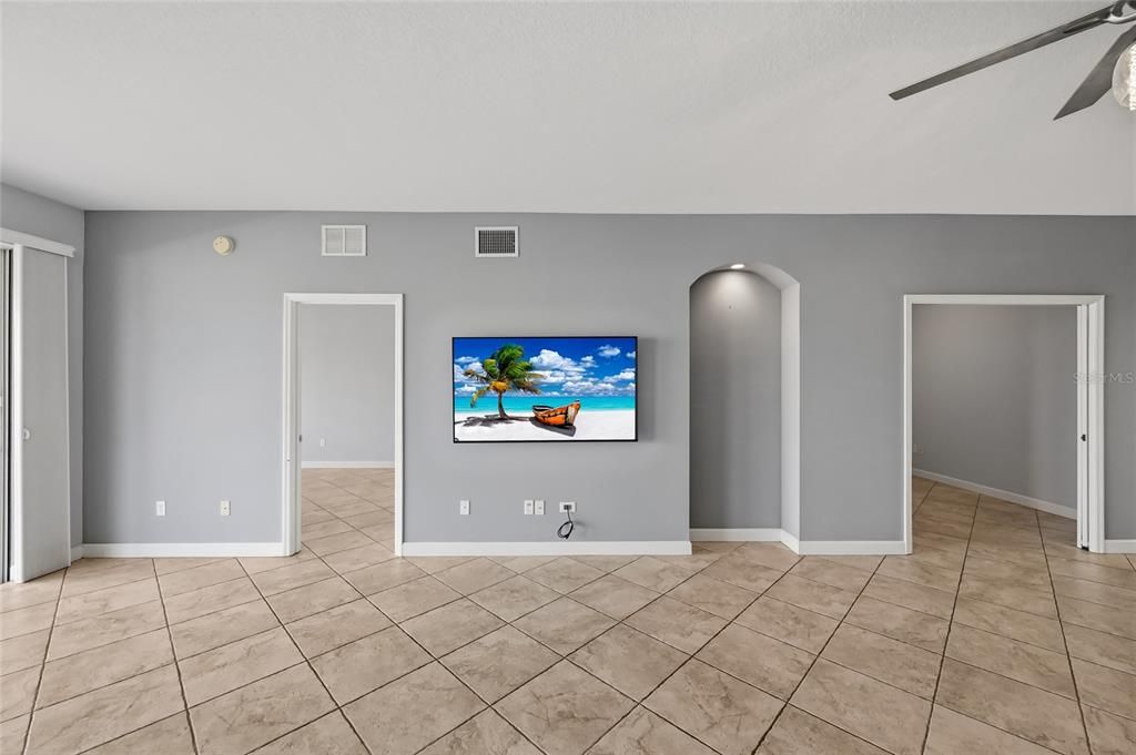 For Sale: $395,000 (2 beds, 2 baths, 1610 Square Feet)