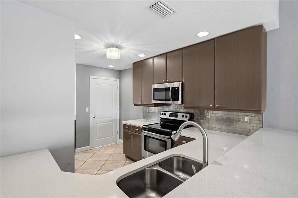 For Sale: $395,000 (2 beds, 2 baths, 1610 Square Feet)