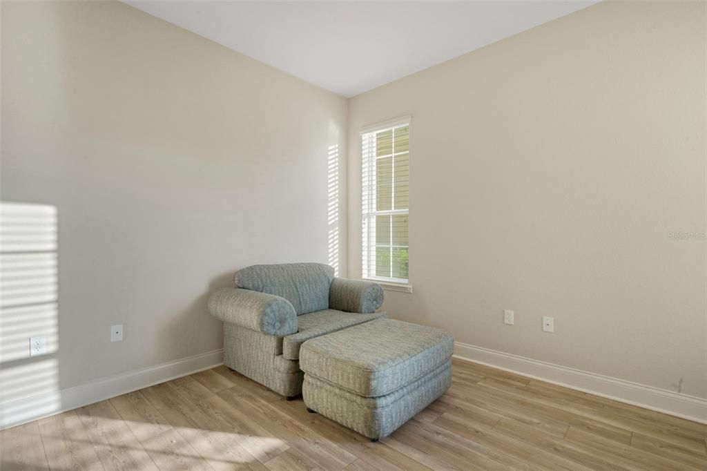 Active With Contract: $325,000 (3 beds, 2 baths, 1451 Square Feet)