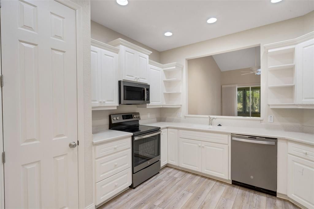 Active With Contract: $325,000 (3 beds, 2 baths, 1451 Square Feet)