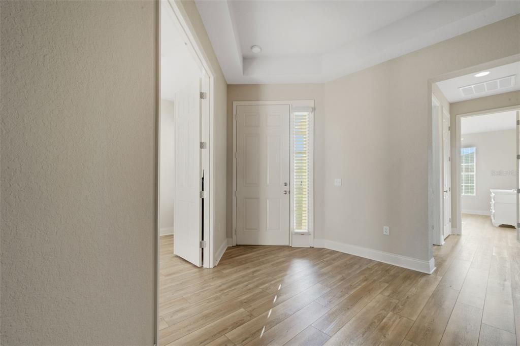 Active With Contract: $325,000 (3 beds, 2 baths, 1451 Square Feet)