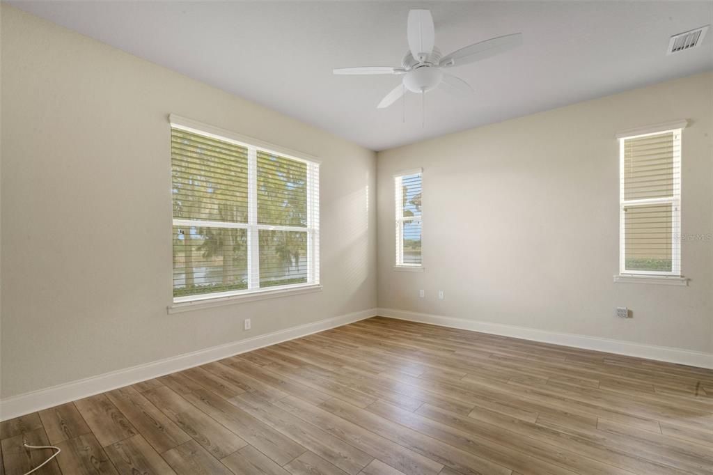 Active With Contract: $325,000 (3 beds, 2 baths, 1451 Square Feet)