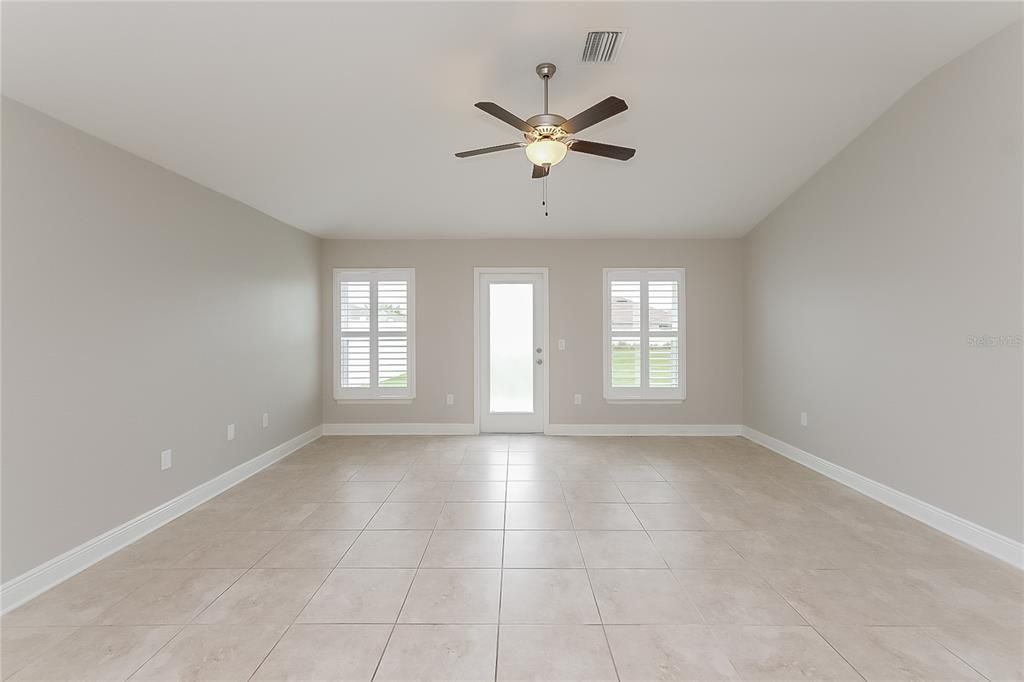 For Rent: $2,155 (4 beds, 2 baths, 1584 Square Feet)