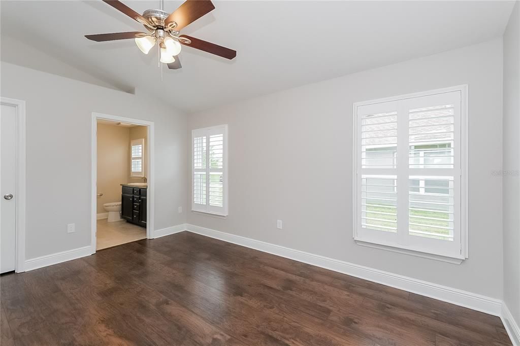 For Rent: $2,155 (4 beds, 2 baths, 1584 Square Feet)