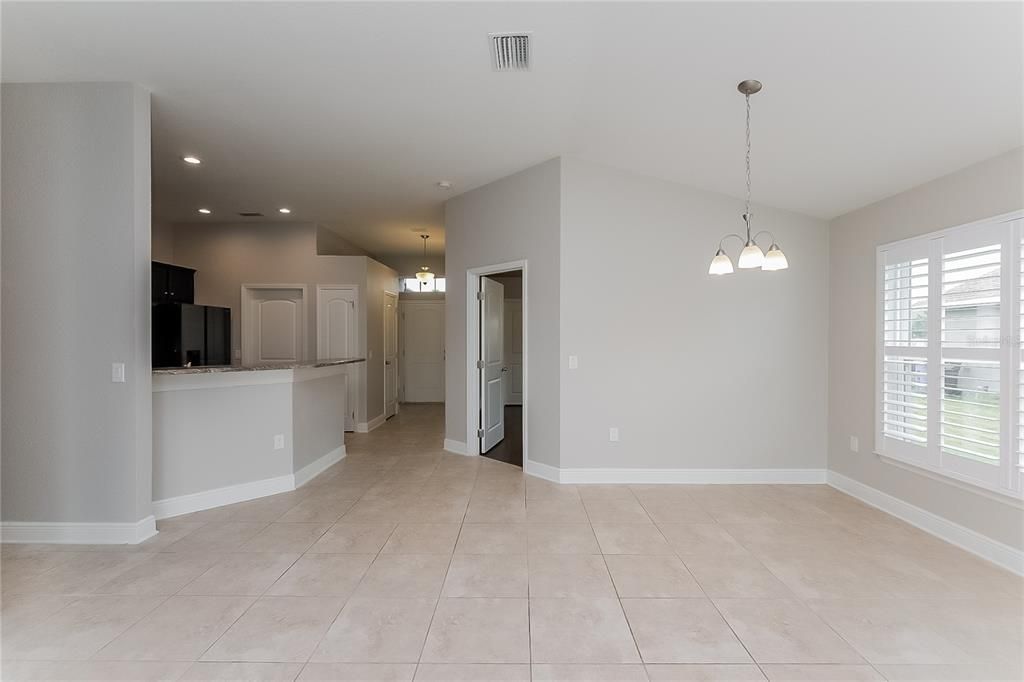 For Rent: $2,155 (4 beds, 2 baths, 1584 Square Feet)