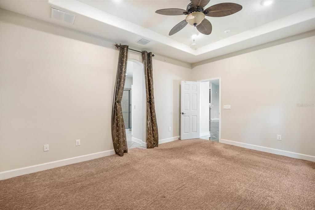 合同活跃: $379,000 (3 贝兹, 2 浴室, 2022 平方英尺)