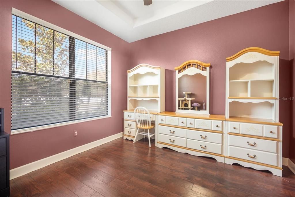 合同活跃: $379,000 (3 贝兹, 2 浴室, 2022 平方英尺)