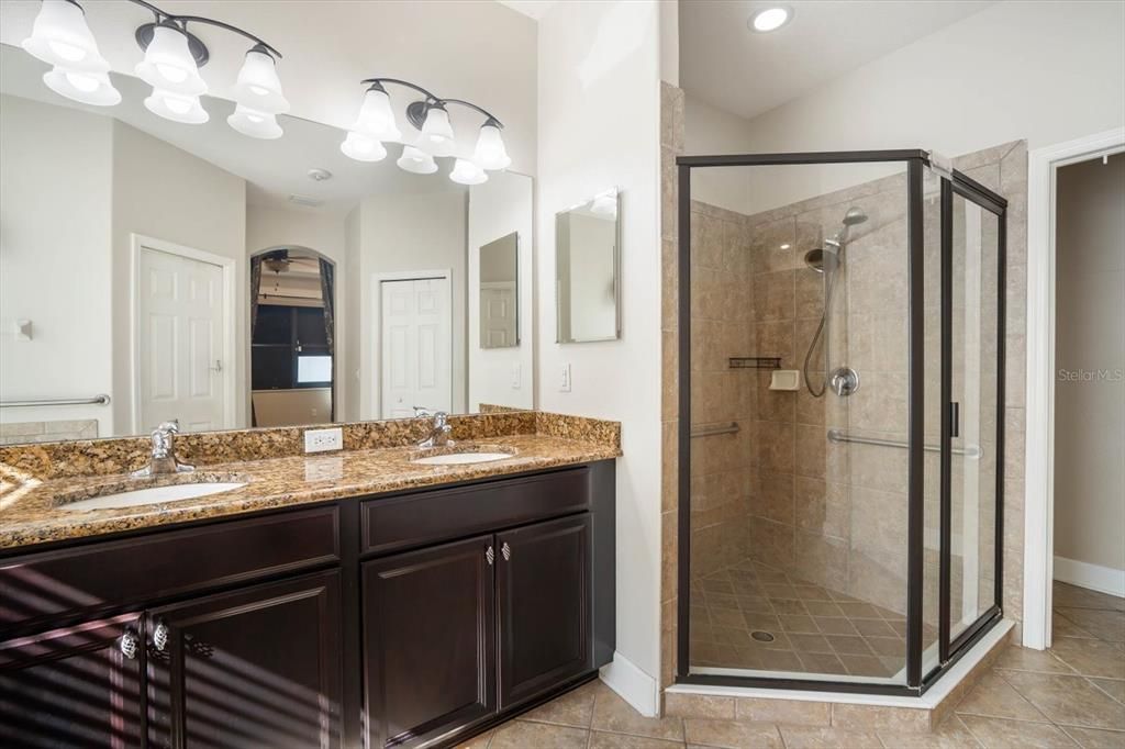 合同活跃: $379,000 (3 贝兹, 2 浴室, 2022 平方英尺)