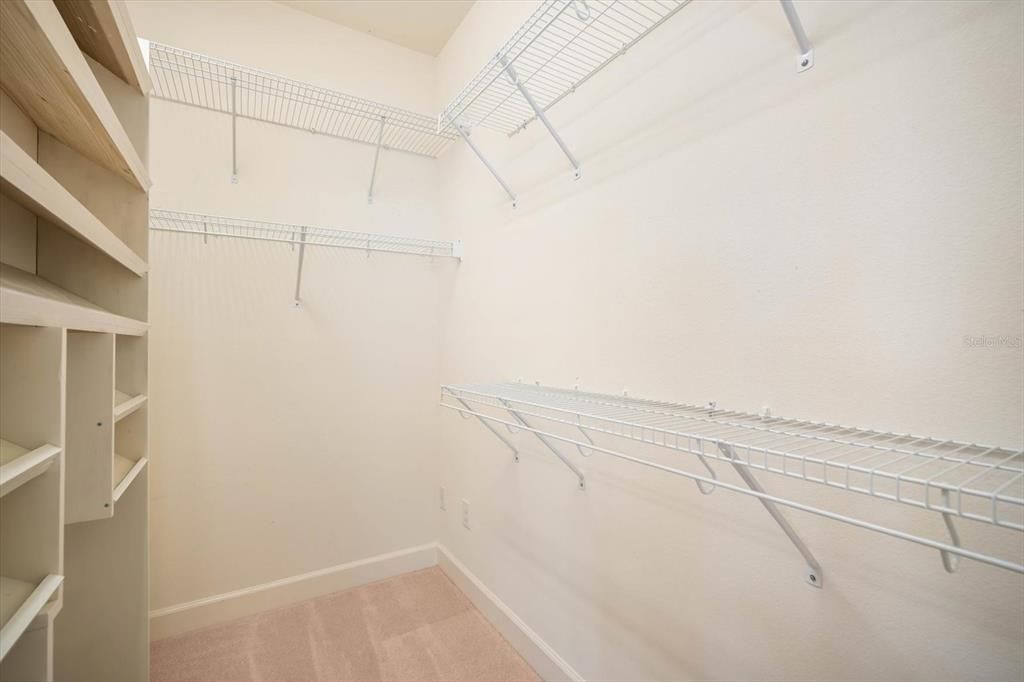 合同活跃: $379,000 (3 贝兹, 2 浴室, 2022 平方英尺)