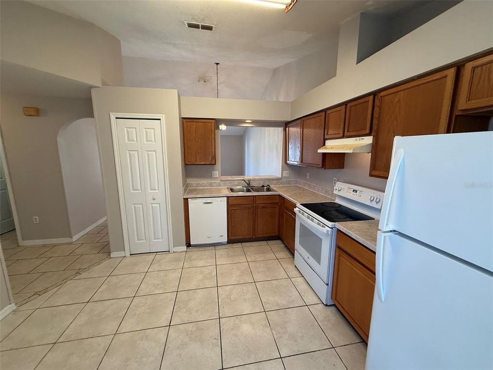 For Rent: $1,500 (3 beds, 2 baths, 1150 Square Feet)