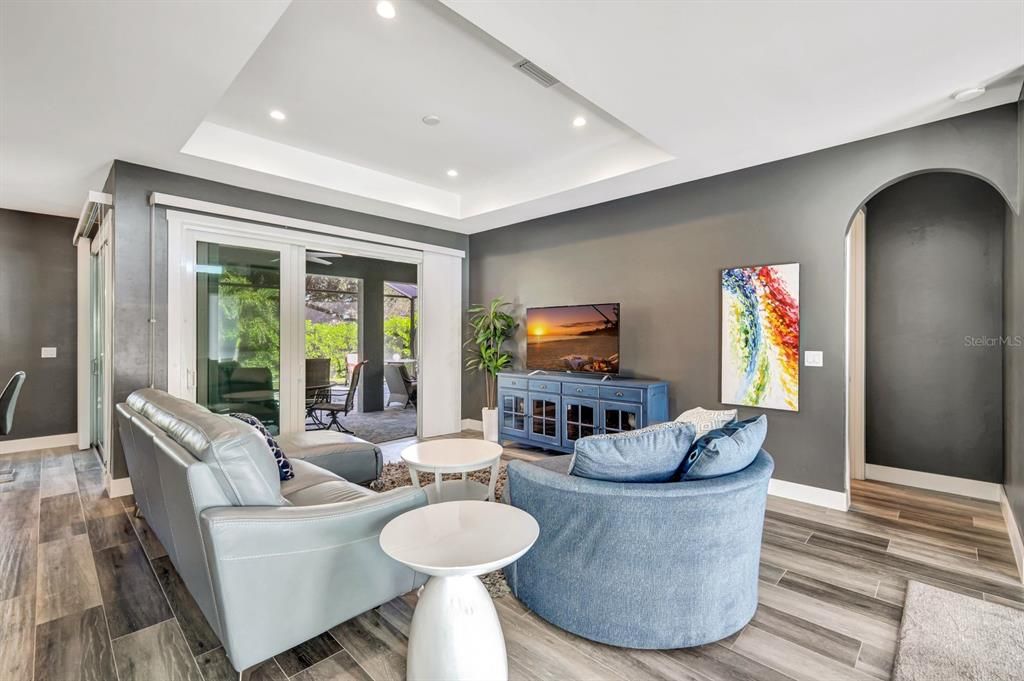 For Sale: $500,000 (4 beds, 2 baths, 1839 Square Feet)