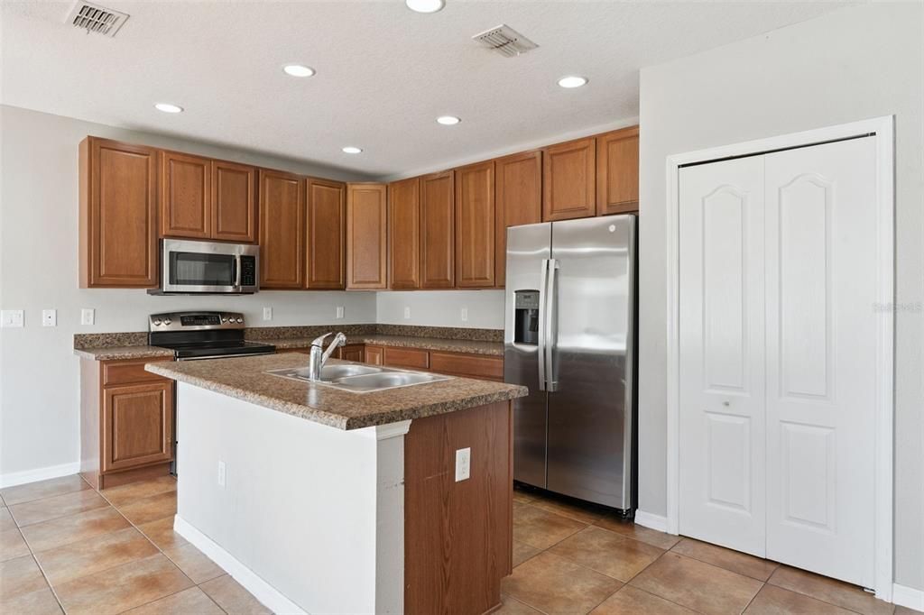 En Venta: $294,000 (3 camas, 2 baños, 1445 Pies cuadrados)