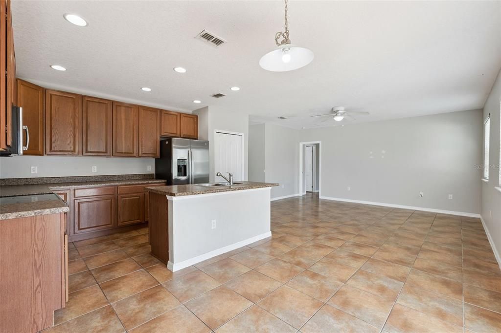 En Venta: $294,000 (3 camas, 2 baños, 1445 Pies cuadrados)