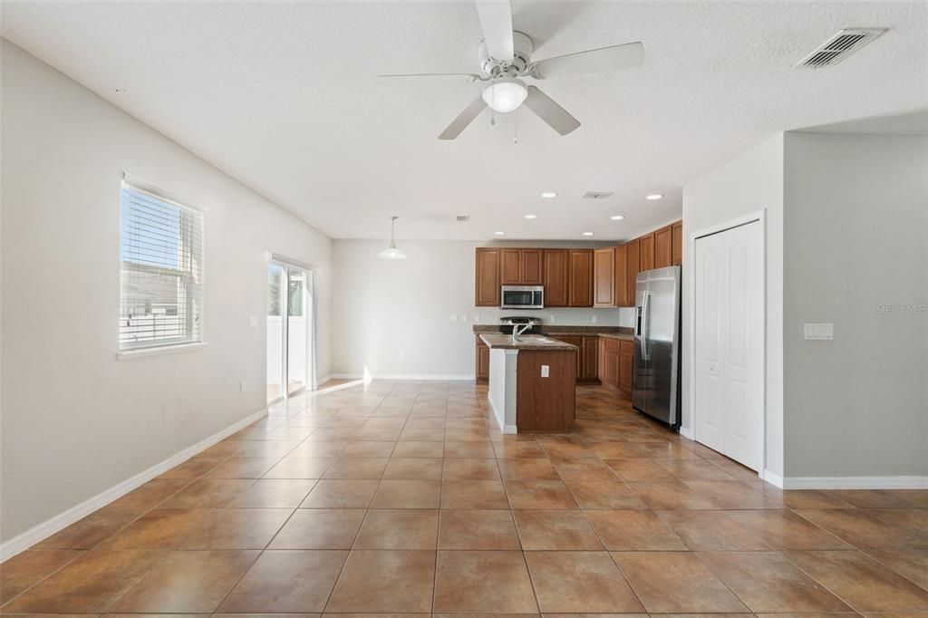 En Venta: $294,000 (3 camas, 2 baños, 1445 Pies cuadrados)