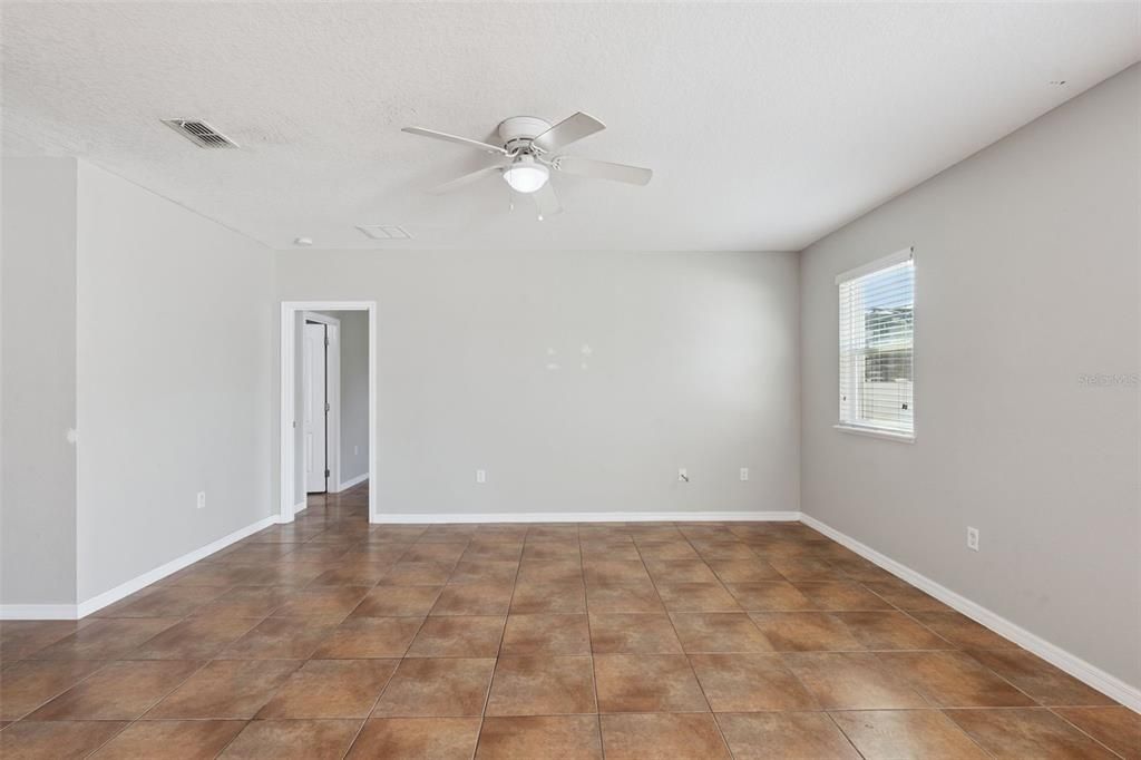 En Venta: $294,000 (3 camas, 2 baños, 1445 Pies cuadrados)