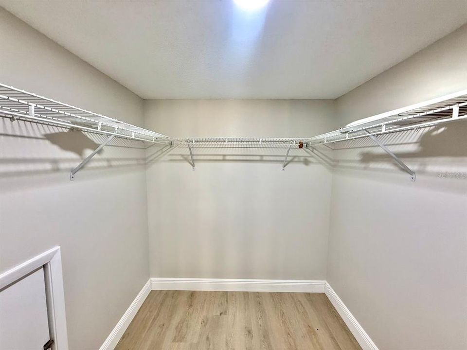 合同活跃: $3,200 (3 贝兹, 2 浴室, 2035 平方英尺)