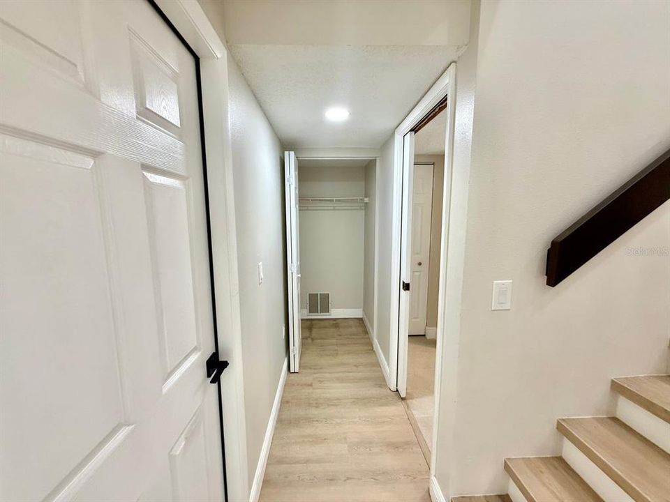 合同活跃: $3,200 (3 贝兹, 2 浴室, 2035 平方英尺)