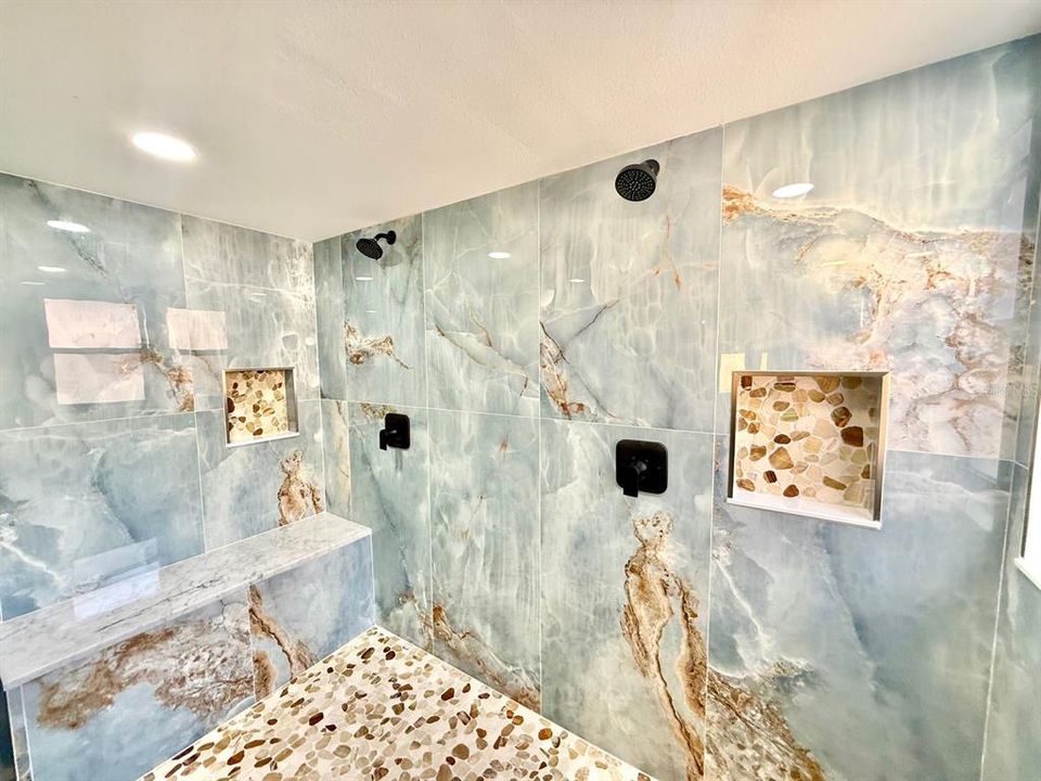 合同活跃: $3,200 (3 贝兹, 2 浴室, 2035 平方英尺)