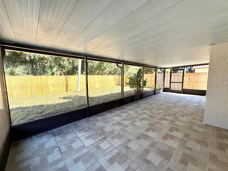 合同活跃: $3,200 (3 贝兹, 2 浴室, 2035 平方英尺)