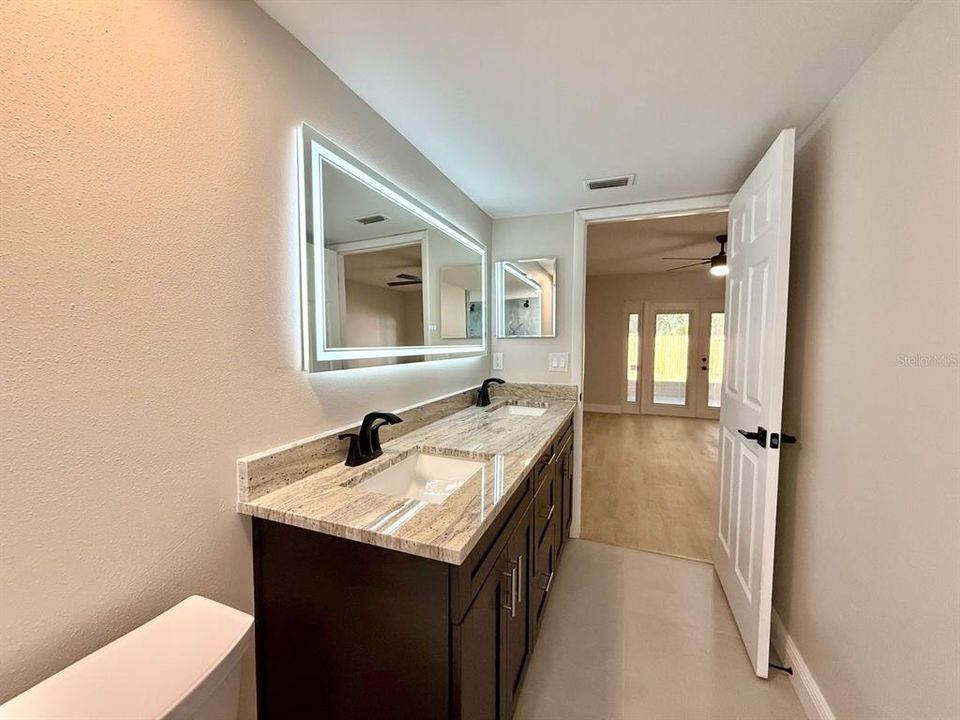 合同活跃: $3,200 (3 贝兹, 2 浴室, 2035 平方英尺)