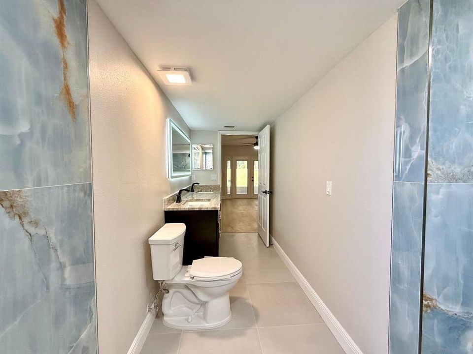 合同活跃: $3,200 (3 贝兹, 2 浴室, 2035 平方英尺)